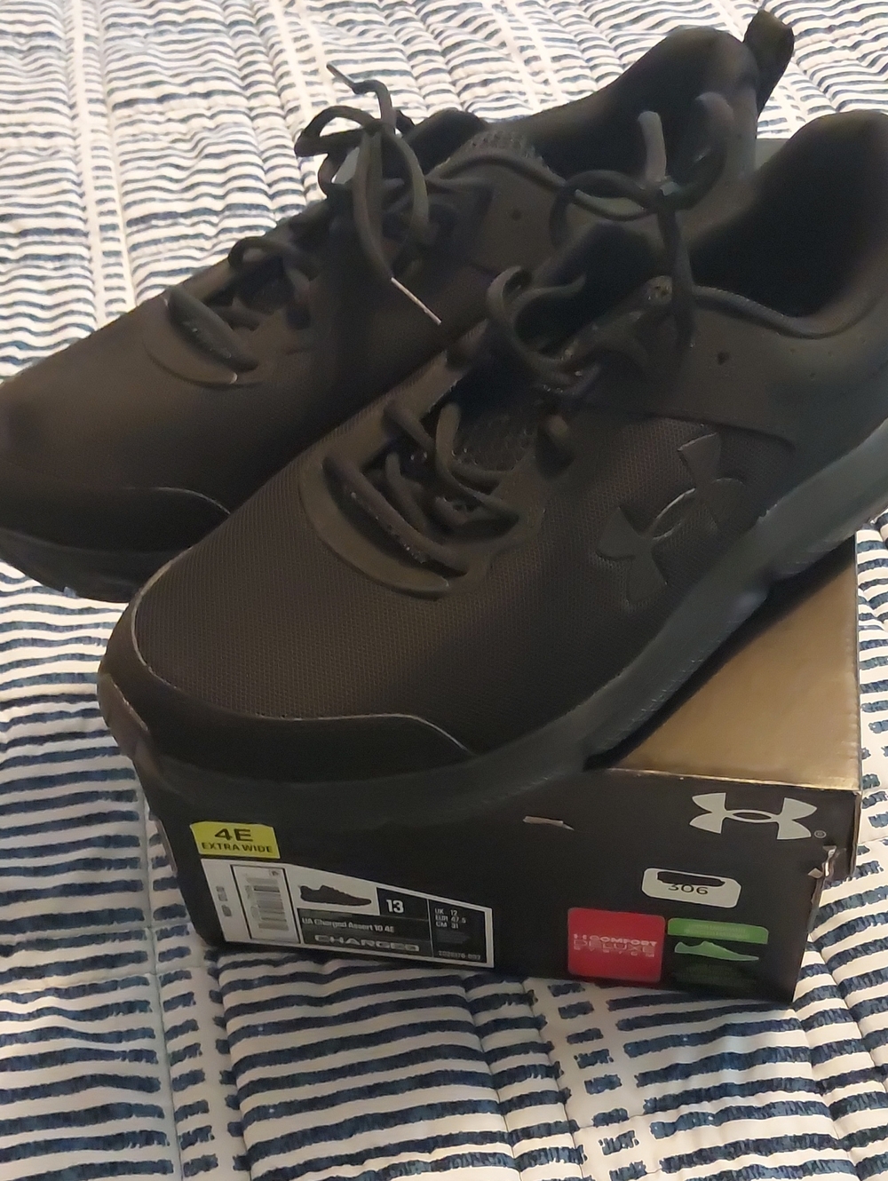 Under Armour Men's Black Lightweight Athletic Sneakers